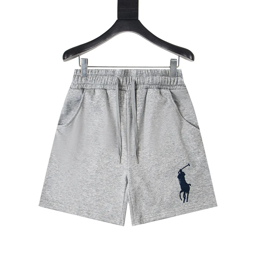 P140 Model No. 836 Ralph Lauren/Ralph Lauren Basic pony embroidered logo shorts for men and women. Pure cotton fabric. Easier to wear, more comfortable and less bulky than ordinary fabrics. Customized thread weaving and dyeing. Classic pony embroidery logo. Collar cross-threading details. Three-needle and five-thread workmanship throughout the body. Complete accessories. How to wear any trendy style. Easy to control. Match at will. Full of design, simple and must-have style! Color: Black White Navy Gray Size: S-XL